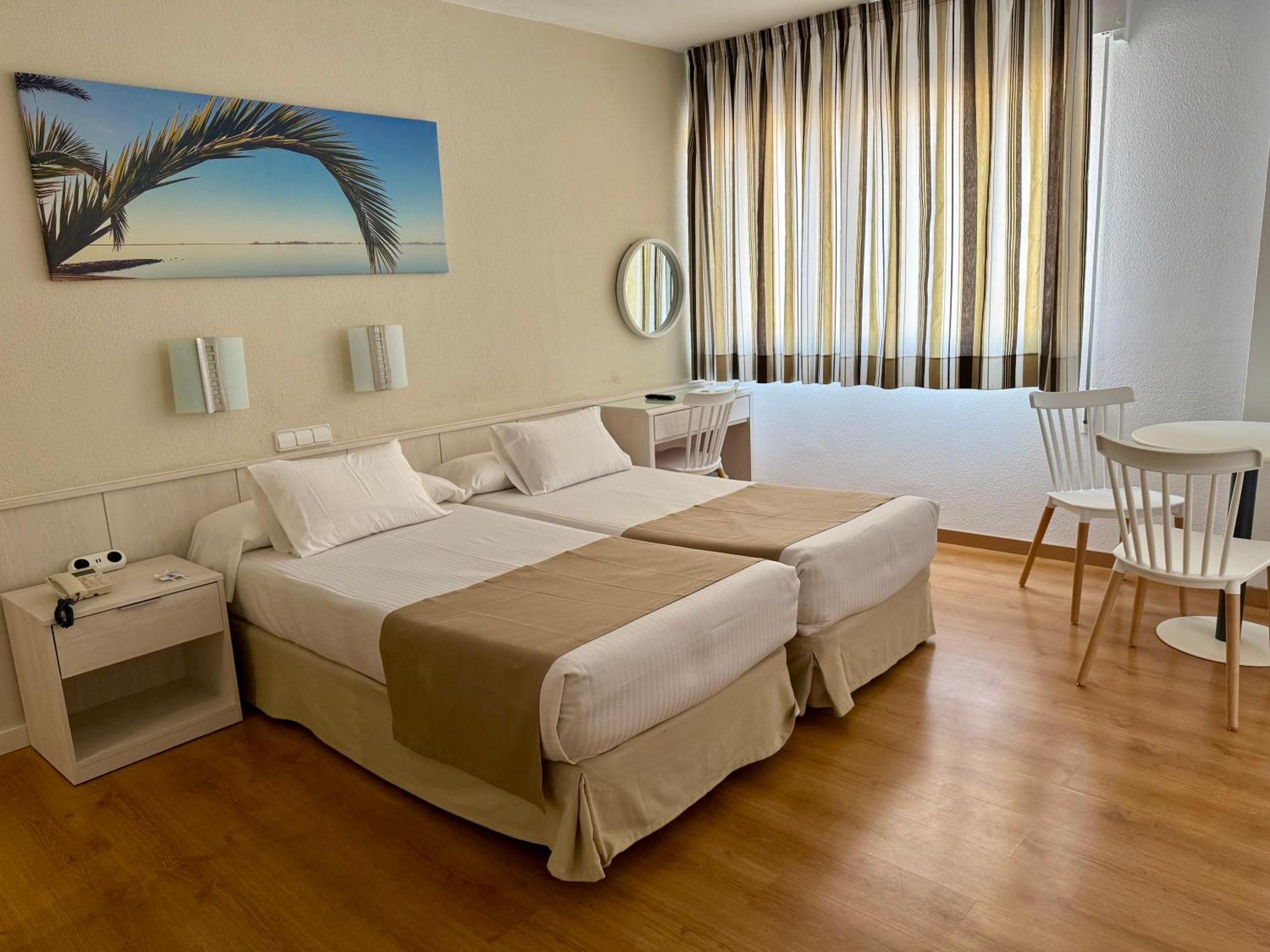 Hotel Neptuno Сан-Педро-дель-Пинатар Номер фото